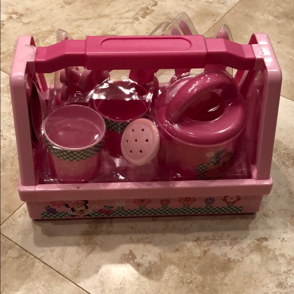 Disney garden set.  New!